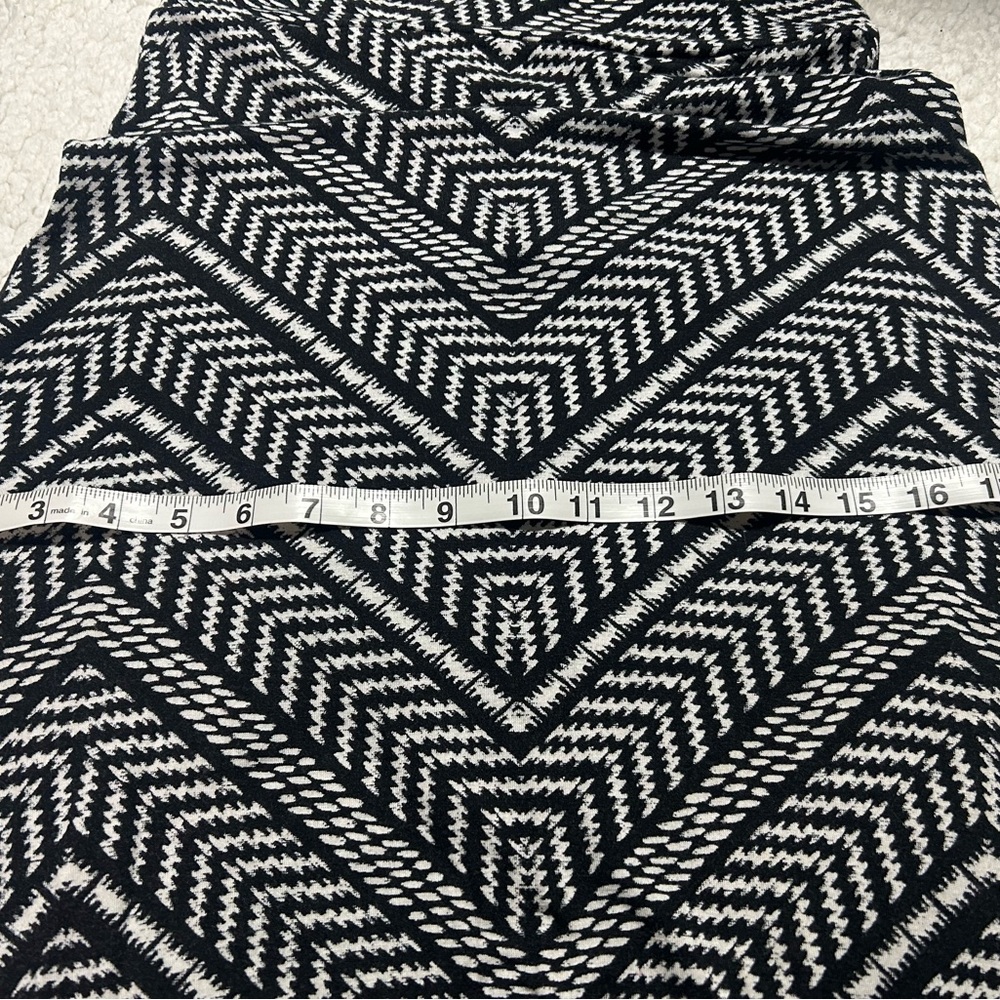 Living Doll Monochrome Zigzag Maxi Skirt Size Small - Picture 5 of 5